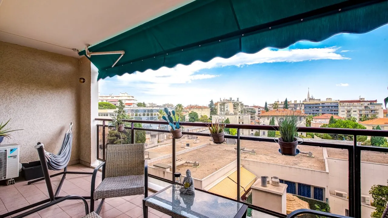 A vendre Nice Libération / Valrose : 2p avec grande terrasse