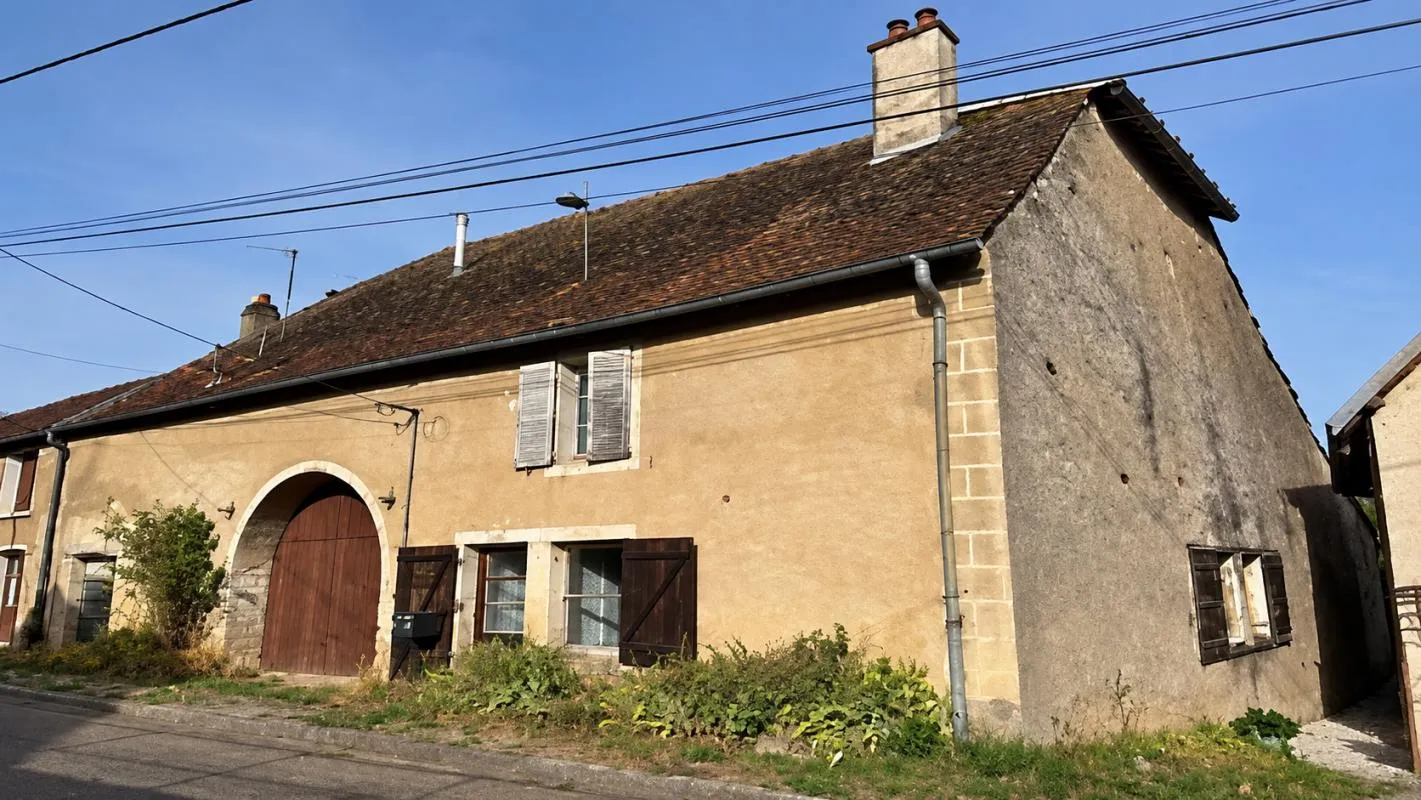 Maison de caractère avec jardin clos et garage