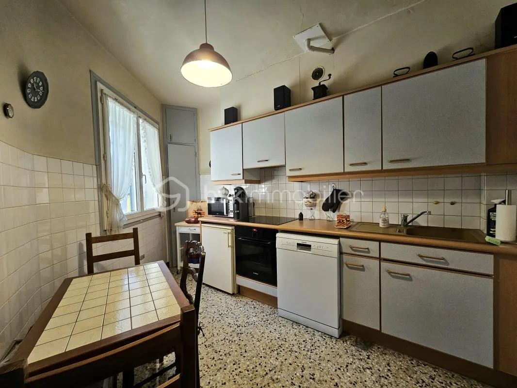 MAISON DE VILLAGE D’ANGLE – 3 CHAMBRES – VINGRAU