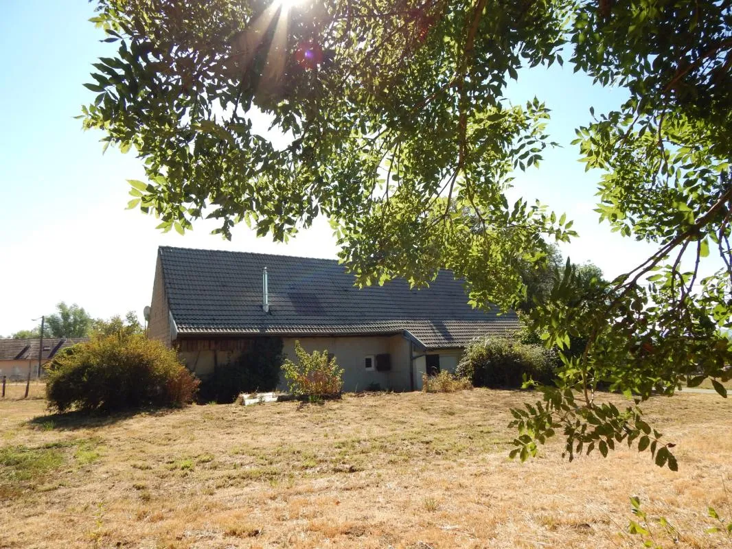 VENTE : SECTEUR BLETTERANS (39), À VENDRE MAISON RÉNOVÉE PLAIN-PIED 118 M², 3 CHAMBRES, GARAGE, TERRAIN 2614 M²