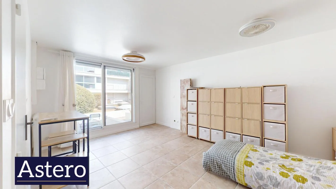 STUDIO 25 M2 PARFAIT ETAT REZ DE JARDIN