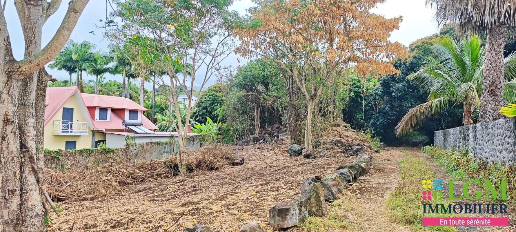Belle parcelle 325m2 vue montagne sur secteur recherché à L'ENTRE-DEUX