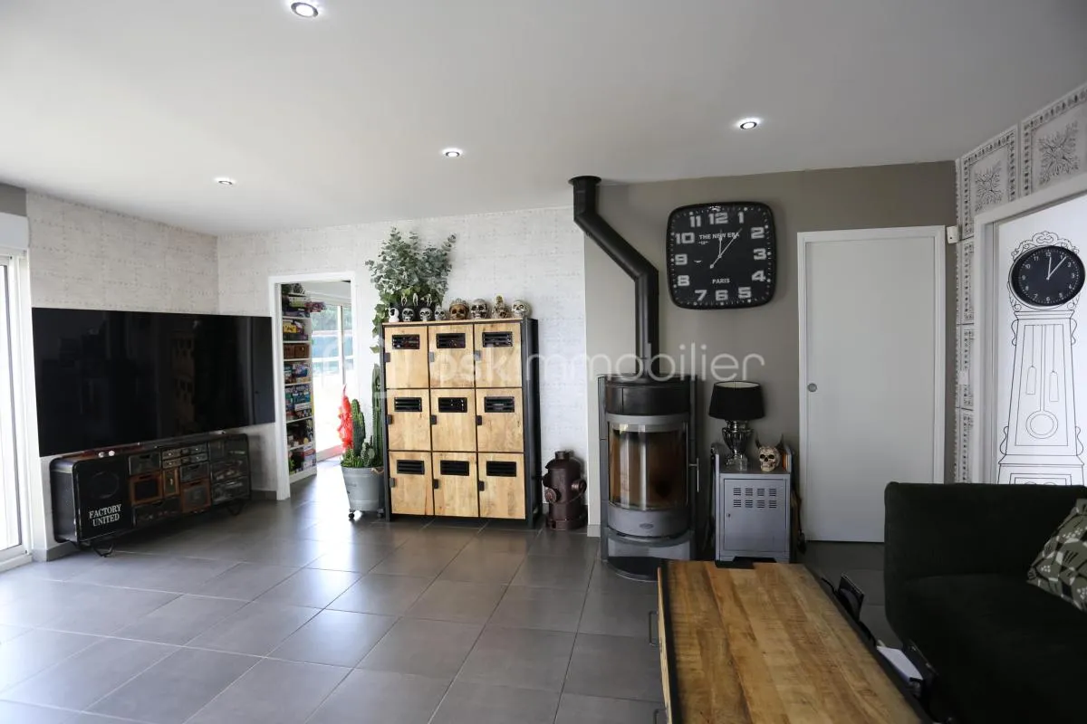 Givenchy-en-Gohelle, très belle maison de 274 m2 habitables, 5 chambres, jardin, érigée sur terrain de 3.000 m2