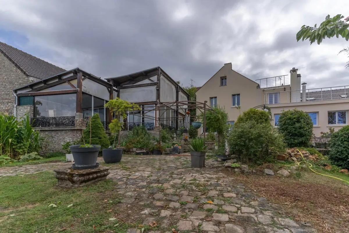 Maison de 10 pièces de 391 m² à Nerville-la-Forêt