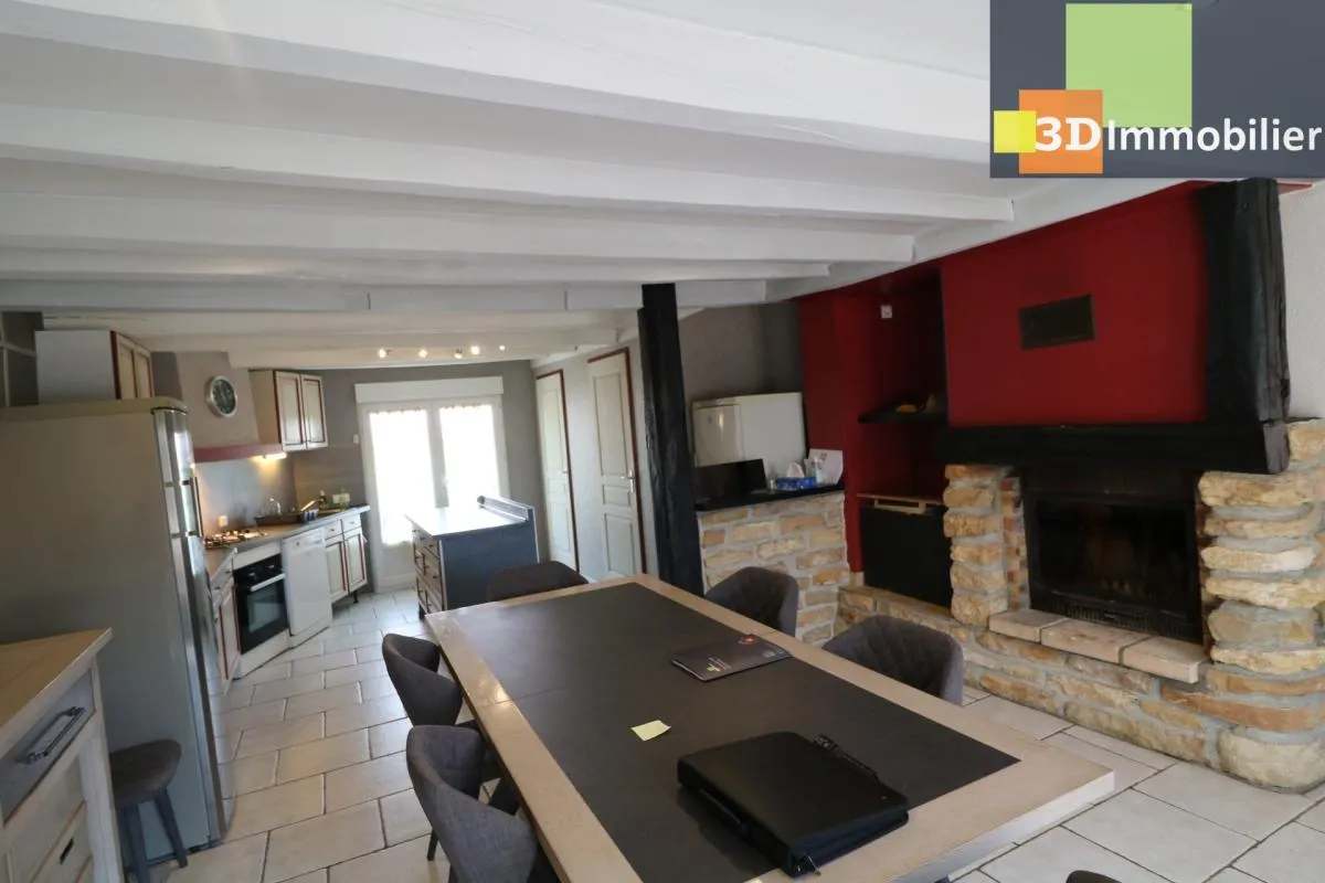 Chaussin proche, vends grande et confortable maison de 9 pièces, 7 chambres, sur un terrain de 780m²