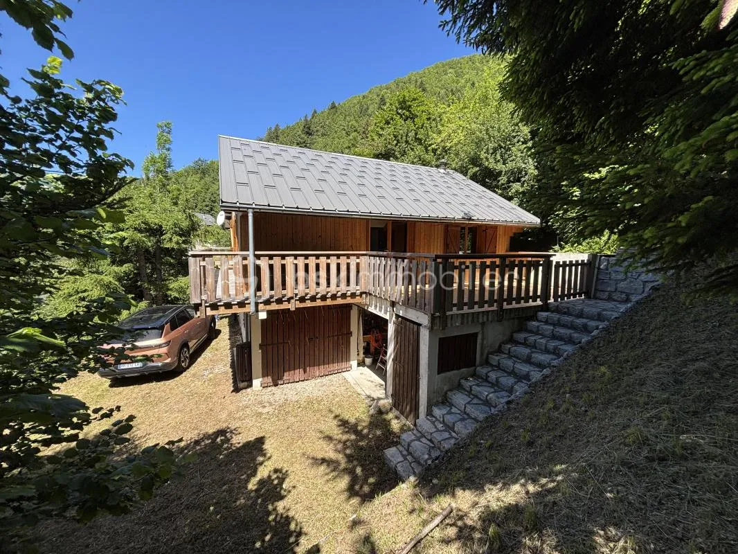 AILLON-LE-JEUNE – CHALET AUTHENTIQUE AVEC VUE IMPRENABLE SUR LES MONTAGNES