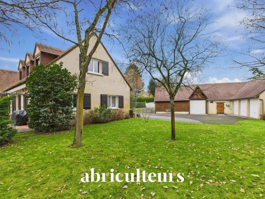 Maison avec parc arboré - 260 m² - en vente au MANS SUD (72230)