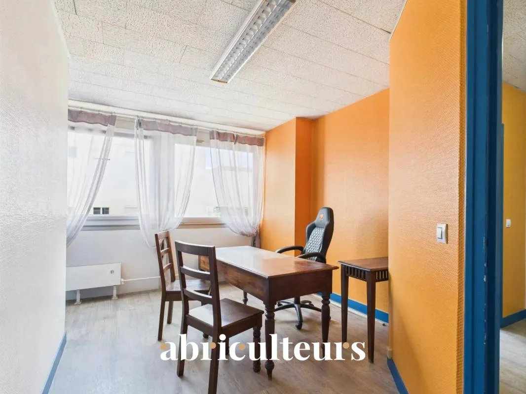 Bureaux lumineux avec vue sur jardin en vente en Centre-ville de Chartres (28000)