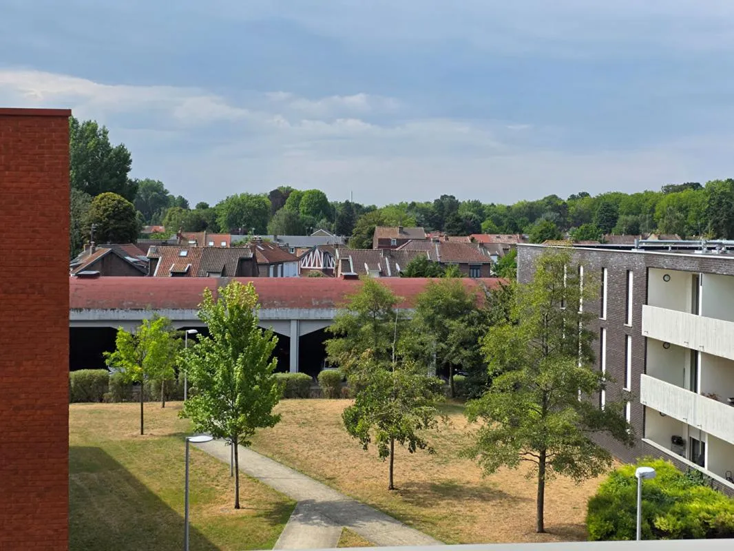 ROUBAIX EDOUARD VAILLANT, T2 DE 43 M² AVEC GRAND BALCON, ASCENSEUR ET PARKING. PROXIMITÉ EDHEC ET CROIX