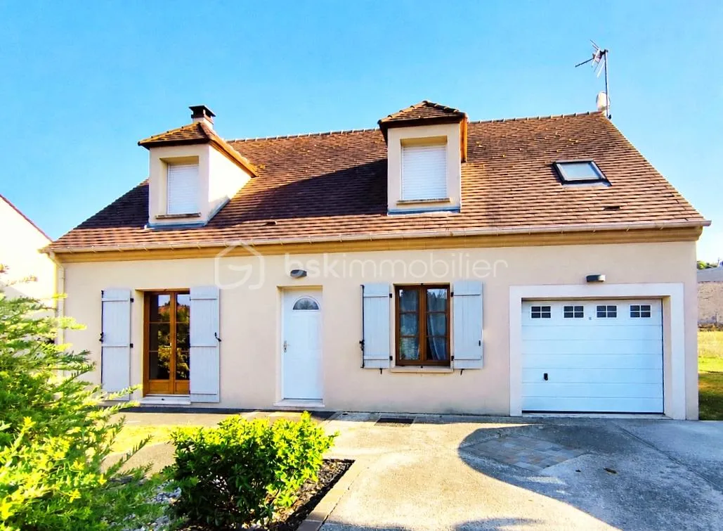 MAISON-4 CHAMBRES-GARAGE ET JARDIN