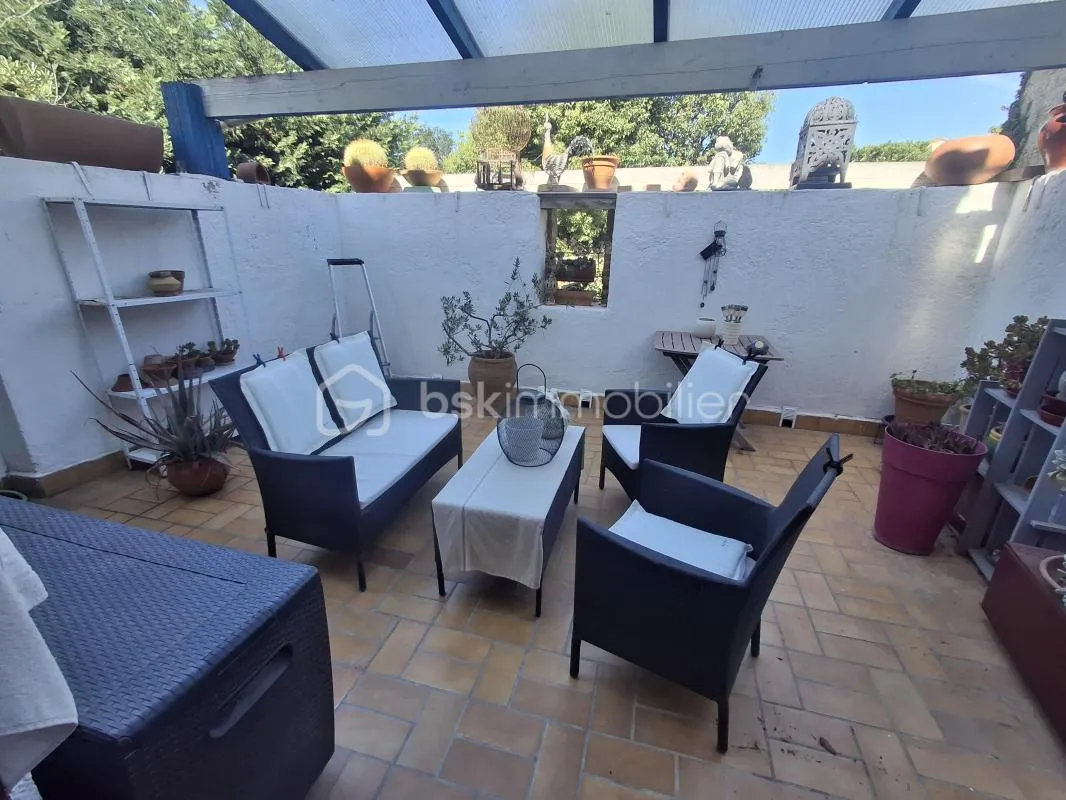 MAISON AVEC GRAND GARAGE ET TERRASSE