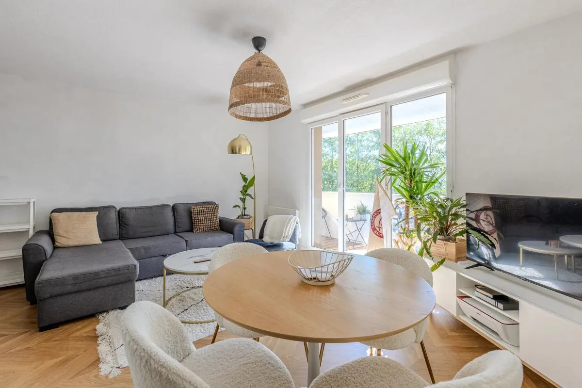 T2 rénové avec parking et balcon - 40 m2 - Bruges