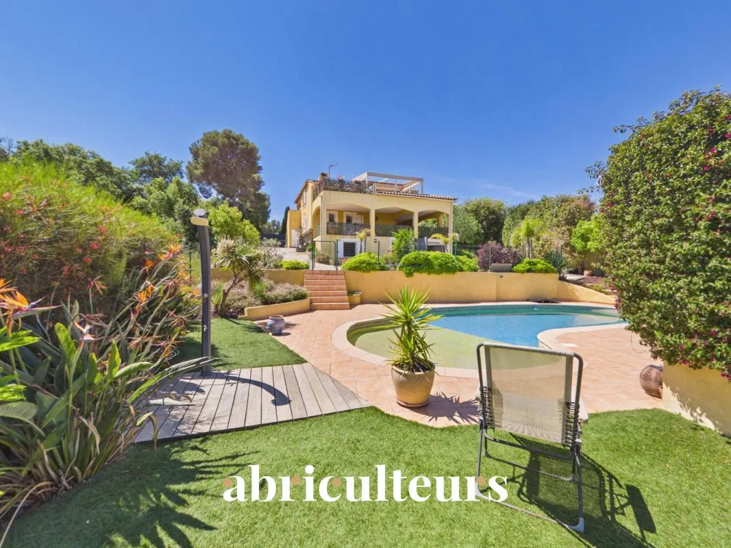 Maison avec piscine et jardin en vente à Six-Fours-les-Plages (83140)