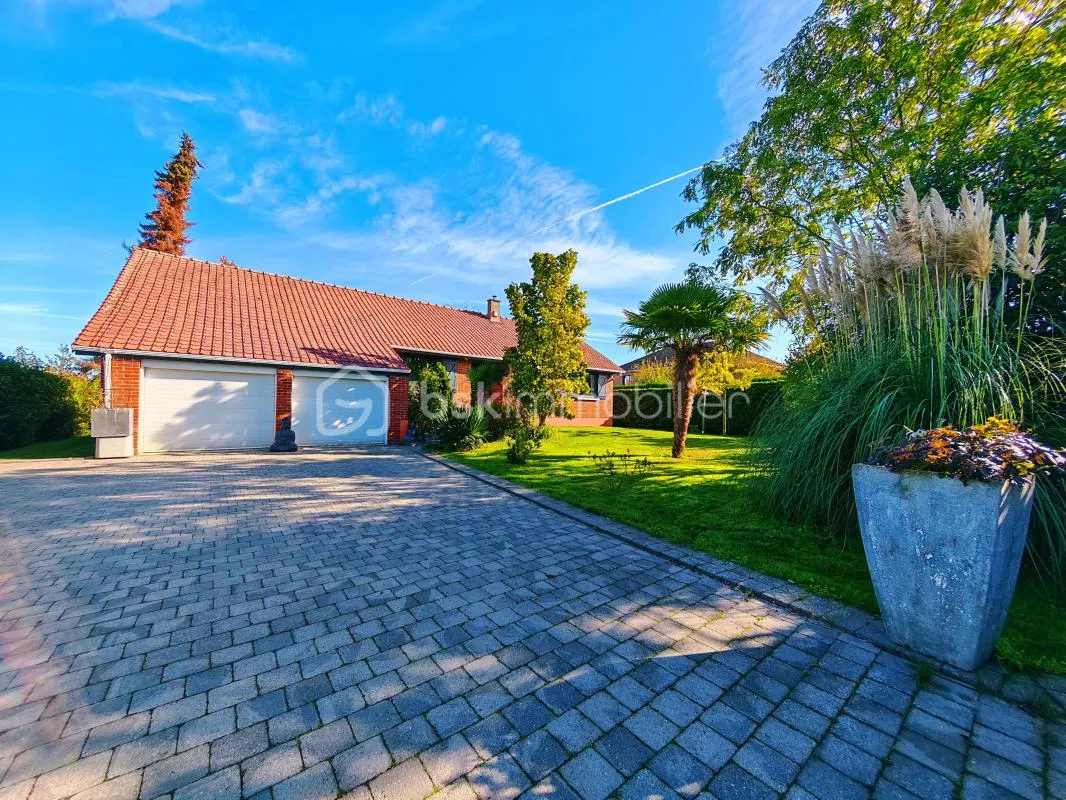 MAISON INDIVIDUELLE DE PLAIN-PIED / 5 CHAMBRES / TERRAIN 1140 M2 / DOUBLE GARAGE / STATIONNEMENTS PRIVATIFS / MAGNIFIQUE JARDIN / TOP SECTEUR