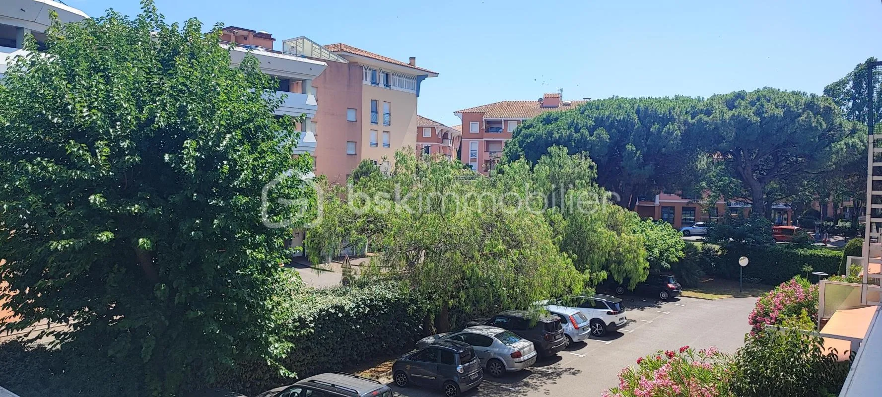 superbe T2 traversant de 49 m2 avec terrasse plage et port