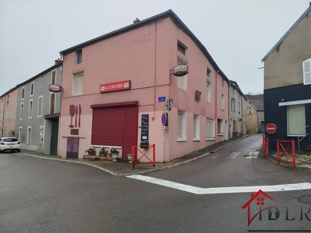 Bâtiment avec locaux et logement avec Fort potentiel - photo 1