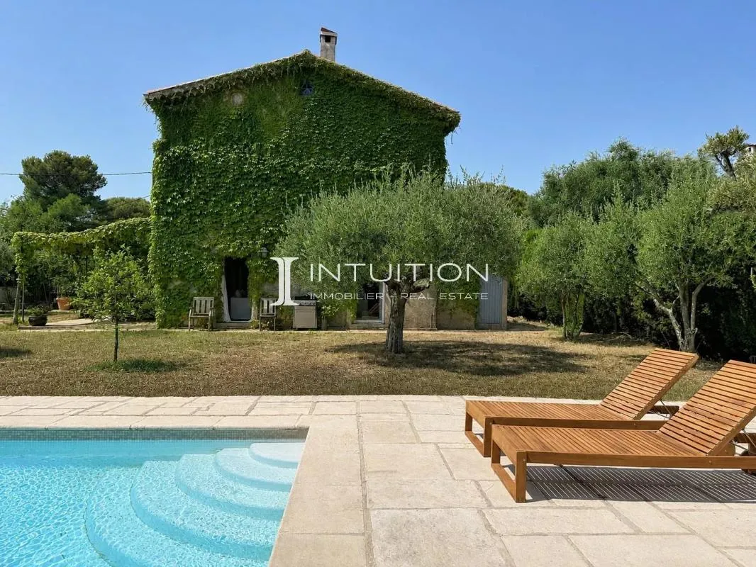 Mougins - Les Colles : Authentique villa de charme avec piscine