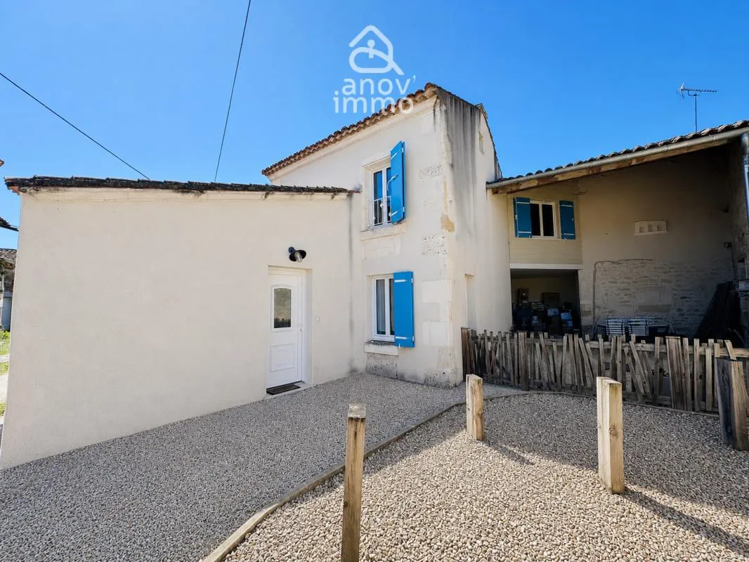 Maison de charme rénovée 112 m2 3 chambres Cour privativ