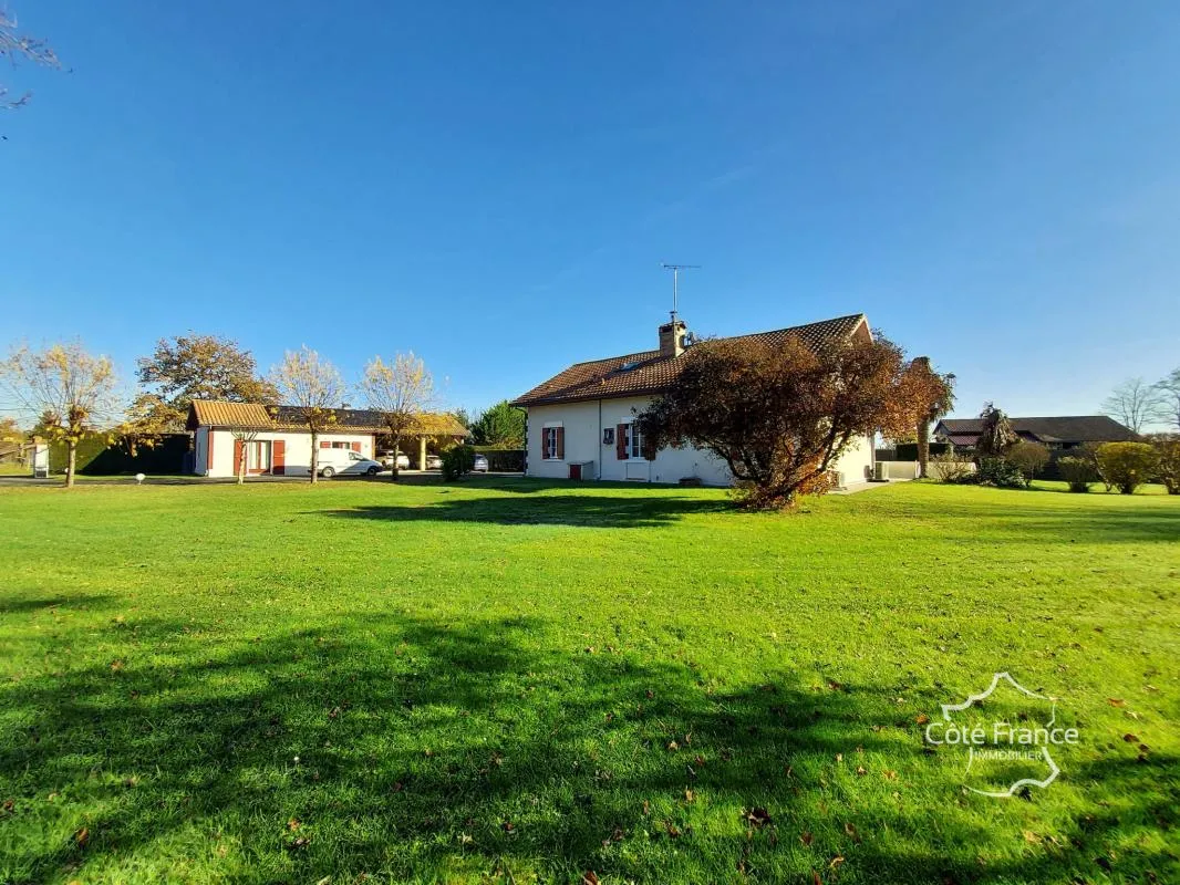 Propriété de 240 m2 avec deux habitations, dépendance, pisci