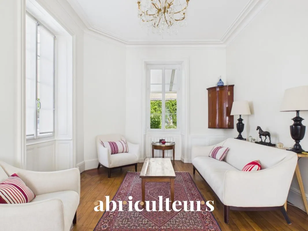 Élégante maison de caractère de 185 m² avec jardin – Cognac Jardin Public (16100)