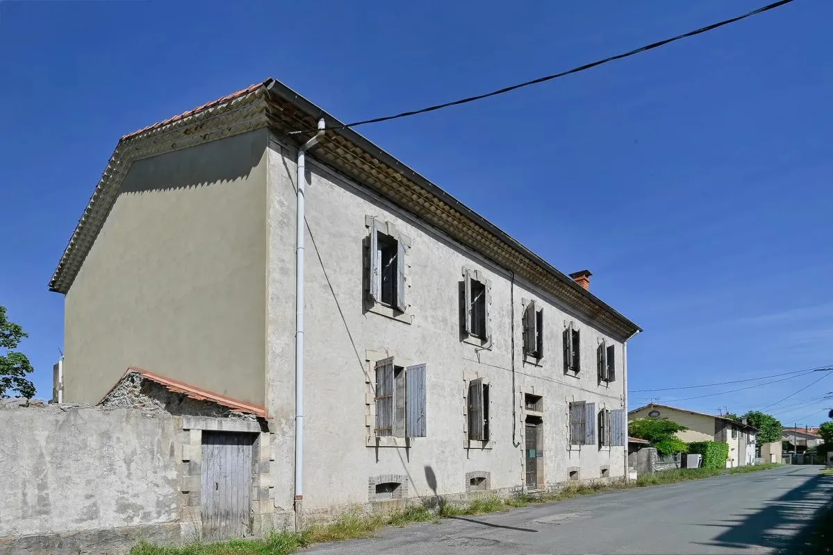 Immeuble de 4 lots de 253 m² situé à Alès