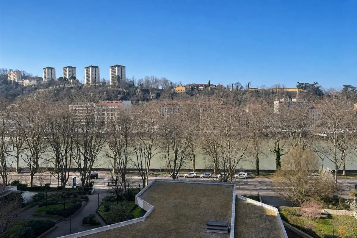 Appartement T5 lumineux avec vue Saône à Lyon 4