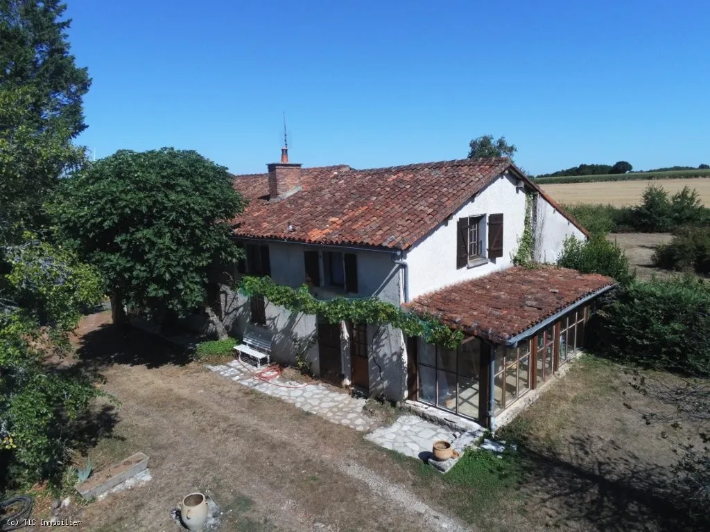 Maison de Campagne au Calme Avec 3 Chambres et Terrain