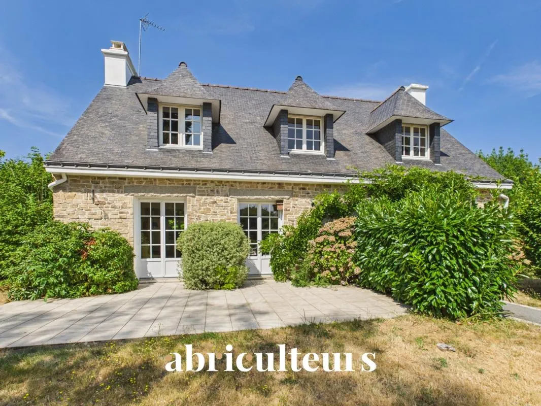Belle maison familiale de 160 m² sur grand terrain arboré au nord de Vannes – Quartier prisé du Teninio