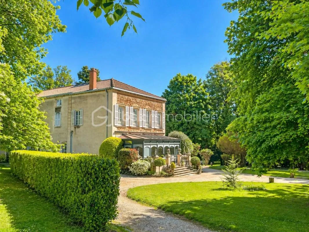 APPARTEMENT DE CARACTÈRE AU CŒUR D'UN PARC PRIVÉ DE 1,5 HECTARE
