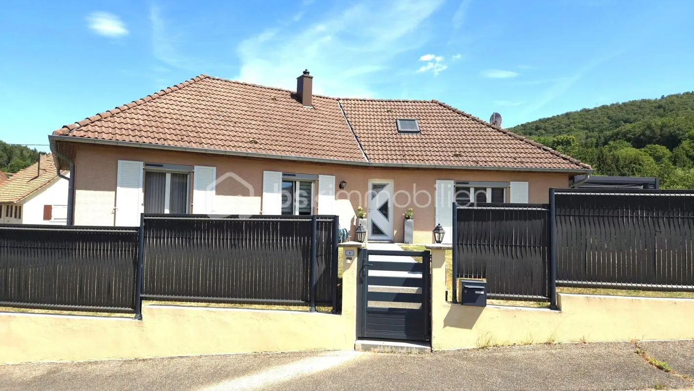 🏡 Un cadre de vie idéal : maison de plain-pied avec vaste séjour et grande terrasse sous pergola à Levoncourt