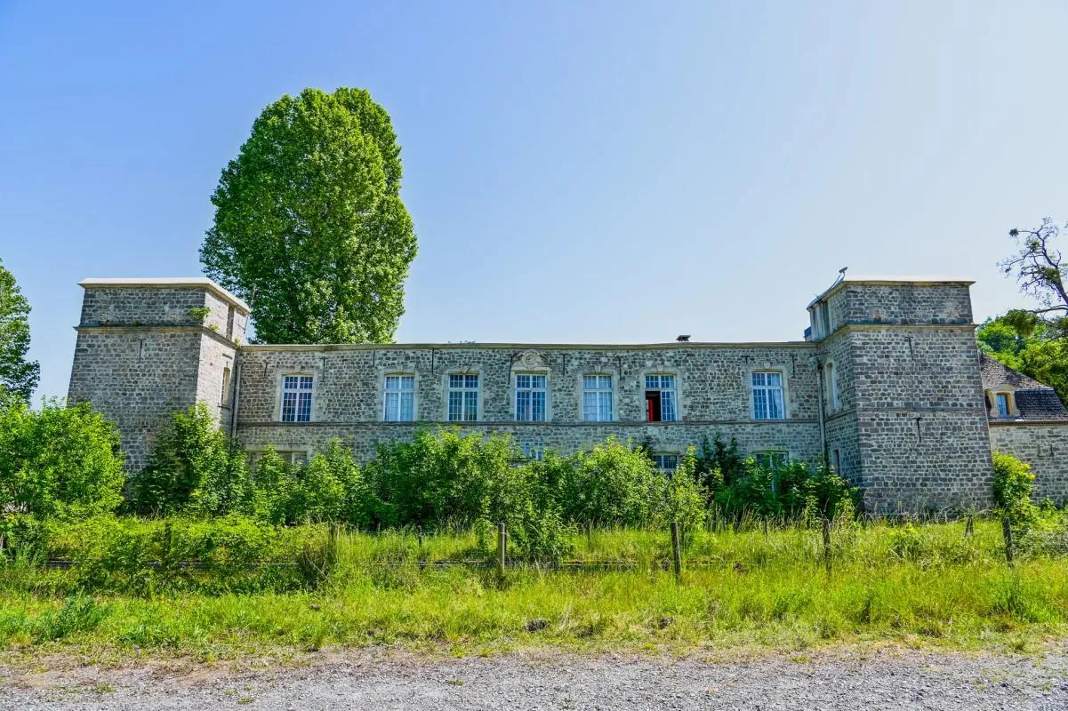 COUCY-LÈS-EPPES – CHÂTEAU ET ANCIEN COMPLEXE ÉVÉNEMENTIEL