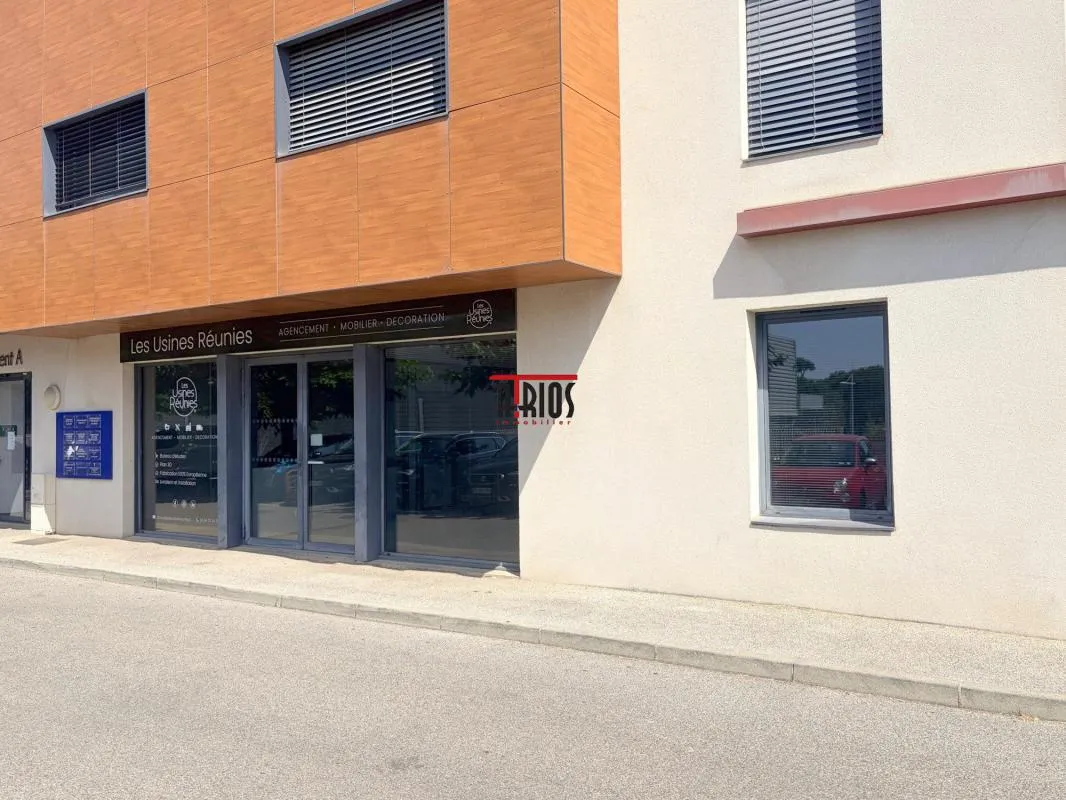 BUREAUX RDC 115.66 M²