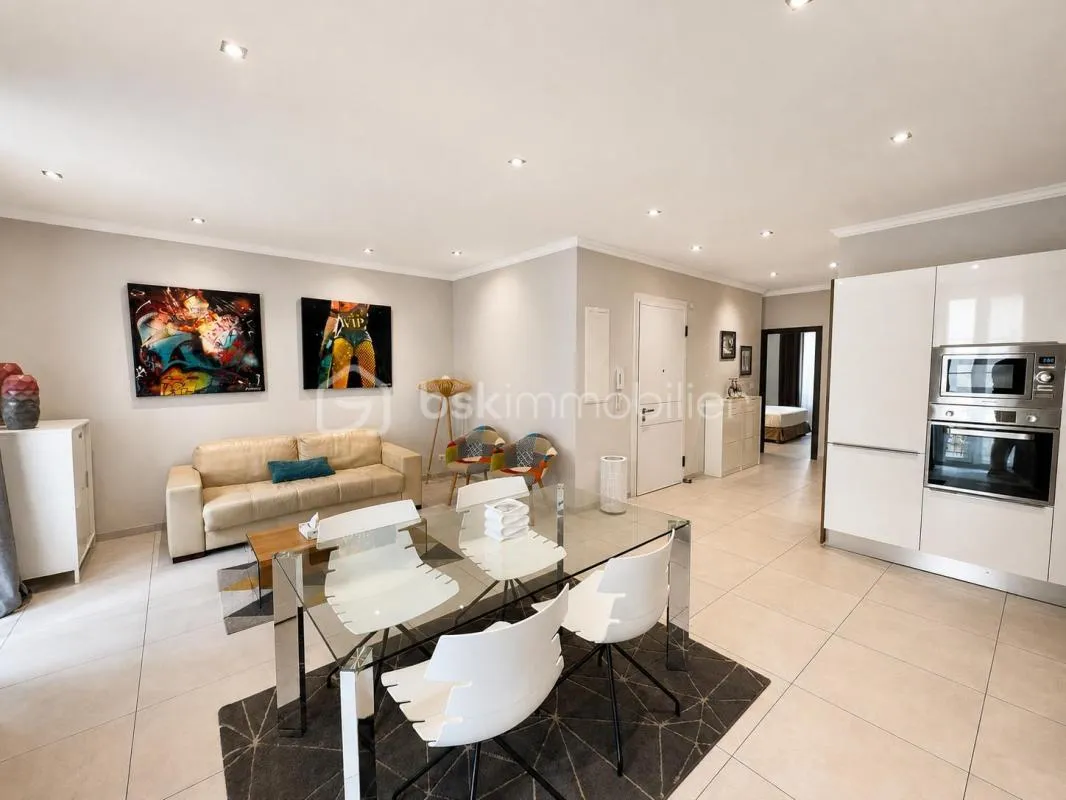 CANNES CENTRE - APPARTEMENT 3 PIECES - 68M² - 3 MIN A PIED RUE D'ANTIBES ET RUE HOCHE