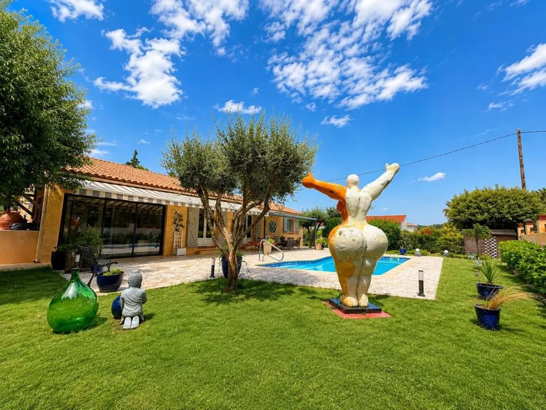 Vidauban – Élégante villa de plain-pied de 140 m² avec piscine sur un terrain de plus de 2 550 m²