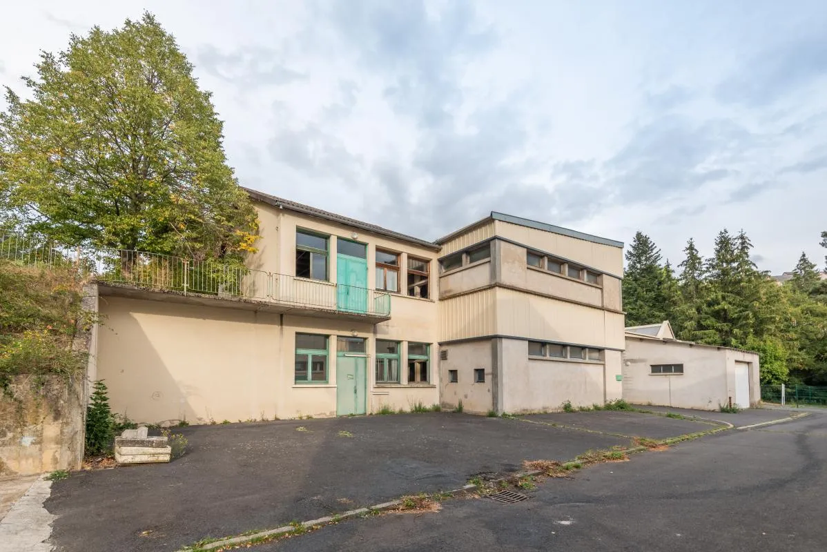 Bureaux - 2 141 m² - Saint-Flour (15)