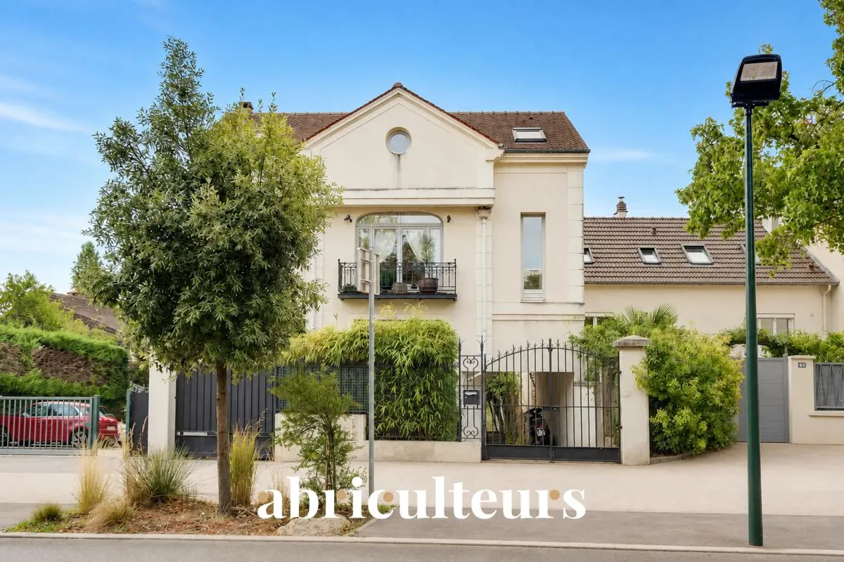 Maison individuelle atypique avec jardin et studio indépendant – Garches