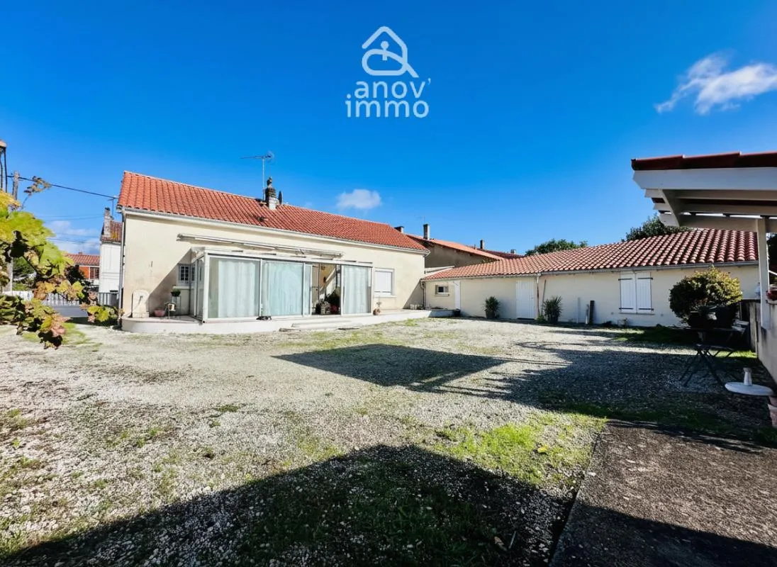Maison 90 m2 avec studio indépendant 40 m2, grand terrain ar