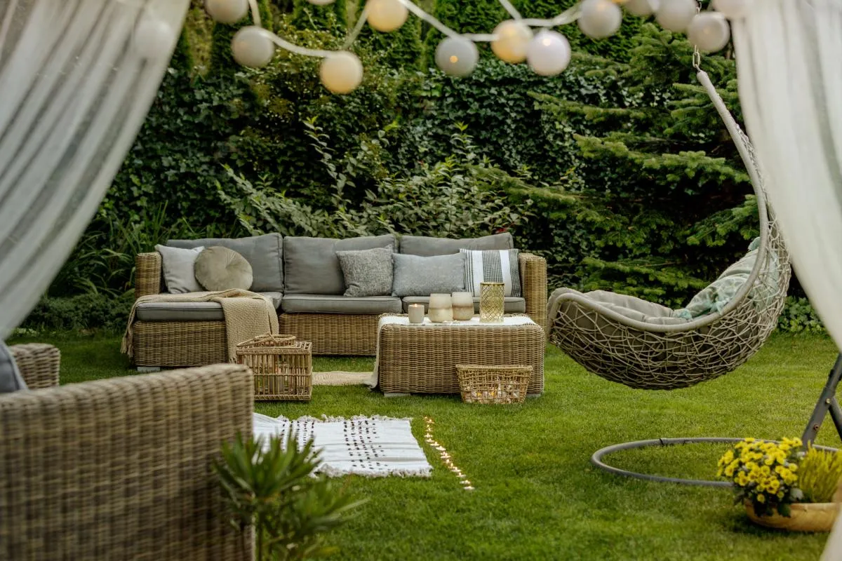 RARE ** T2 avec grand JARDIN **