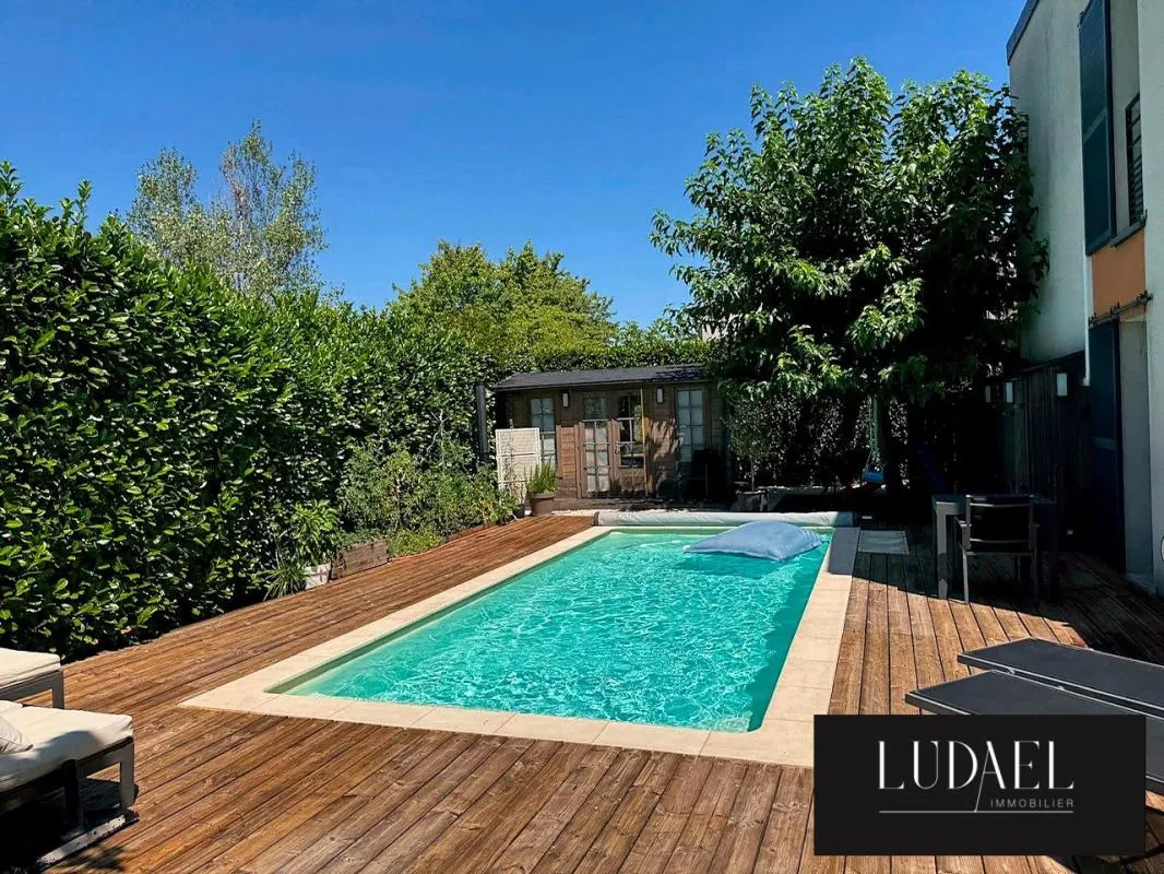 MIONS - Élégante maison familiale avec piscine Mions