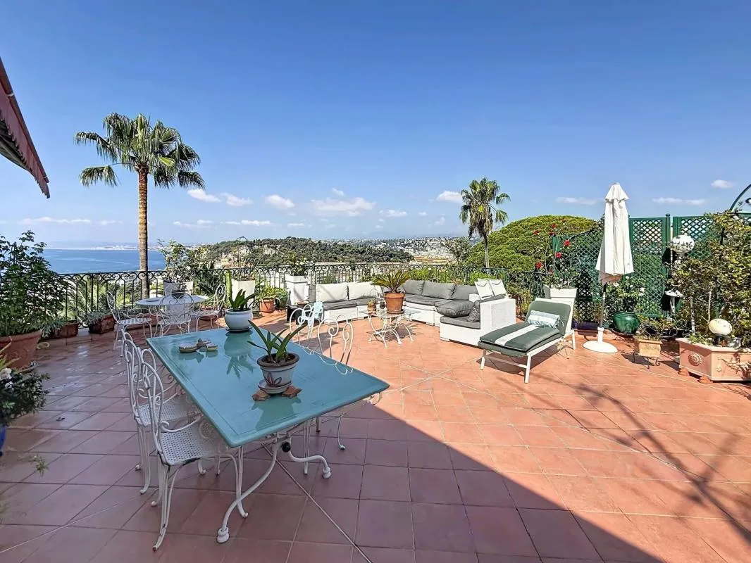 MONT BORON – 3 PIÈCES – 130 m² – PENTHOUSE – VUE MER PANORAMIQUE – PARKING – CAVE – RARE