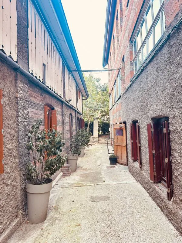 EXCLUSIVITE BOUCLE, BAS DE LA RUE BERSOT, T1 BIS DUPLEX EN ARRIERE COUR
