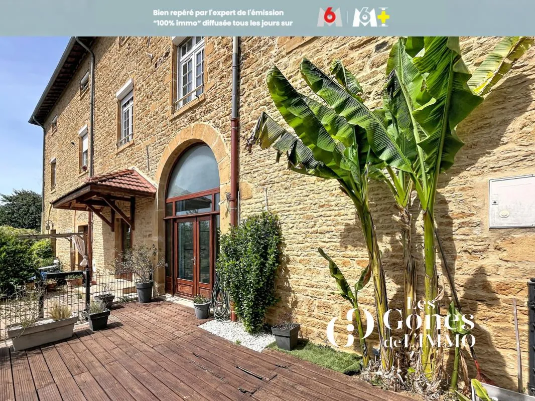 Appartement T4 de 100 M2 en pierre dorée avec terrasse et 2