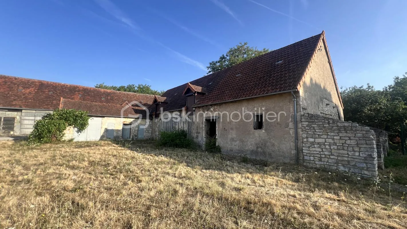 Maison de caractère à rénover avec dépendance – Déols (36130)