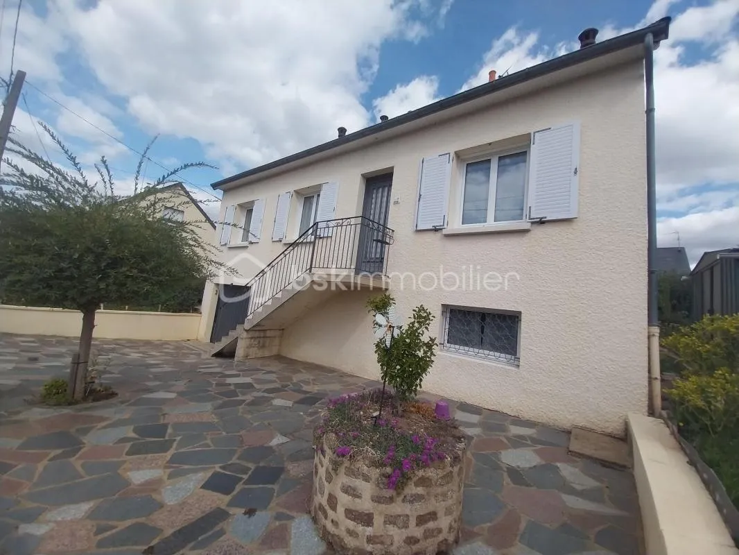 Maison de 114m² avec sous sol complet et terrain de 485m² - Gorron