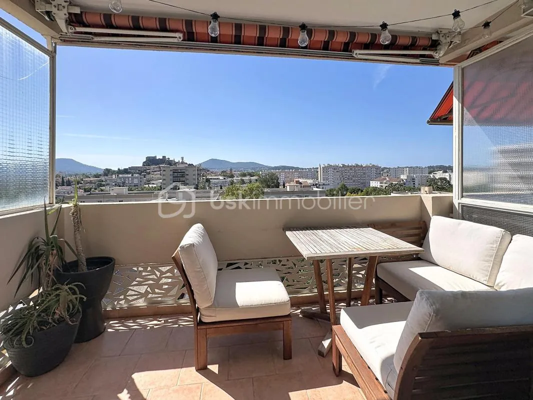 EXCLUSIVITÉ – LA GARDE CENTRE-VILLE – T3 TRAVERSANT 60 m² – 7ᵉ ET DERNIER ÉTAGE