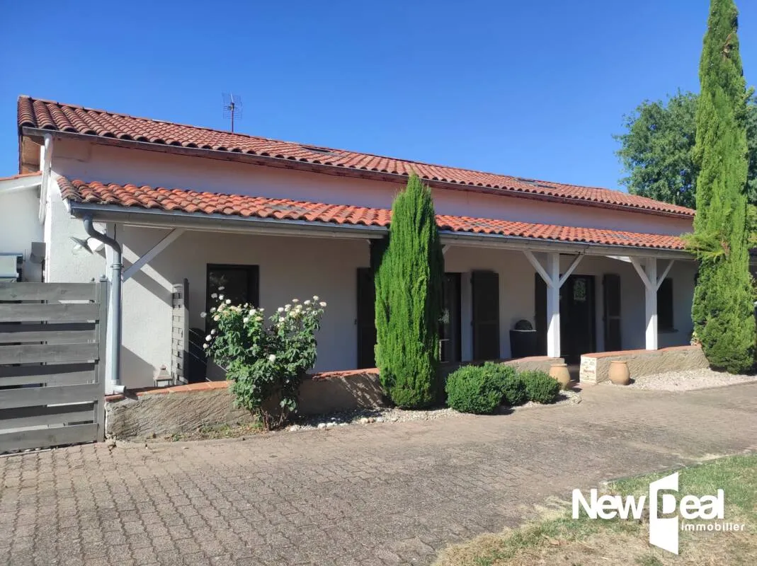 LONGERE EN PIERRE DE 200 m² AVEC GRAND JARDIN ET PISCINE
