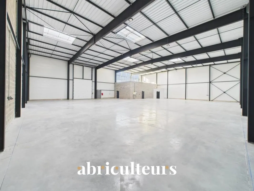 Bâtiment d’activité de 600 m² avec stationnement privatif en vente à Chartres (28000)