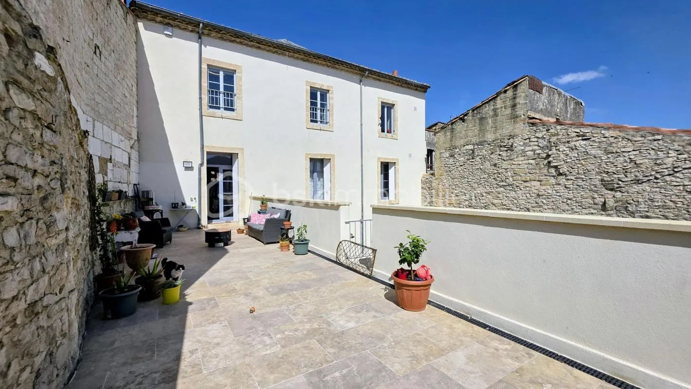 LUNEL Appartement de Charme au Cœur d'un Édifice Historique