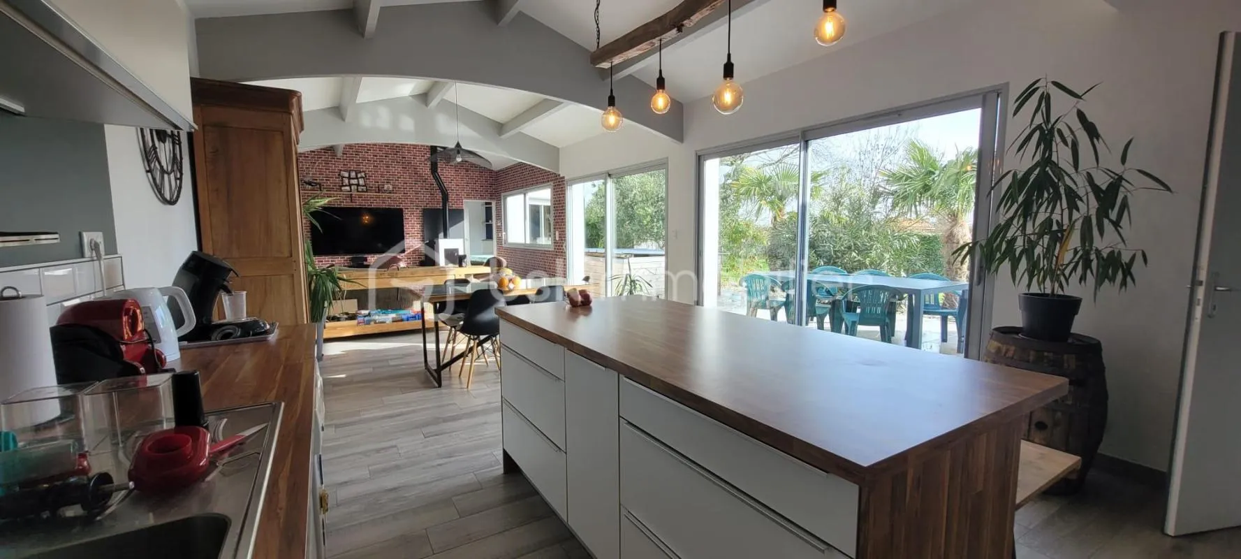 MAISON INDIVIDUELLE DE PLAIN PIED 118 M2, PETITE PISCINE ET DEPENDANCE SUR 831 M2 DE TERRAIN