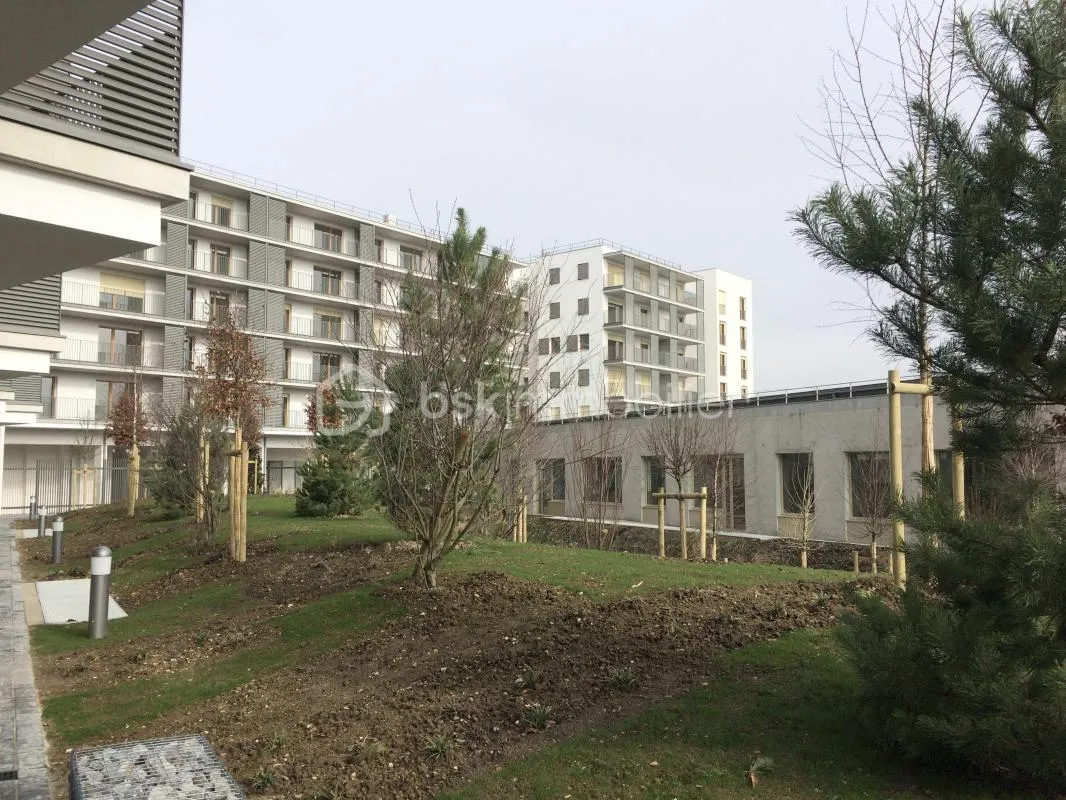 APPARTEMENT 2 CHAMBRES - BALCON - PLACE DE STATIONNEMENT